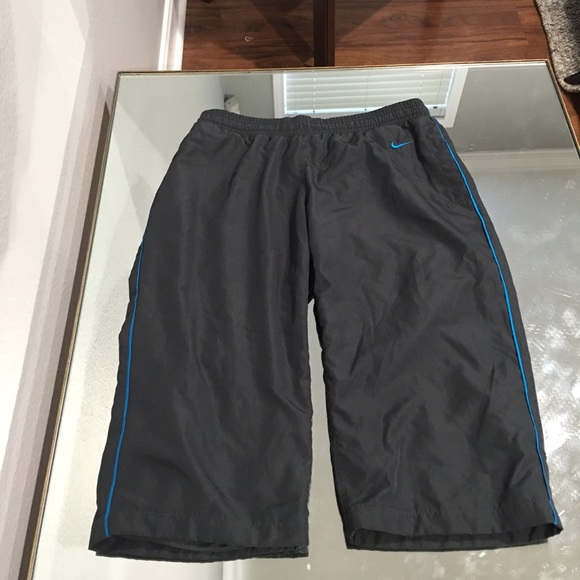 Cropped Nike Wind Pants