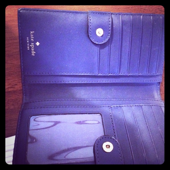 Authetic Kate Spade Wallet.