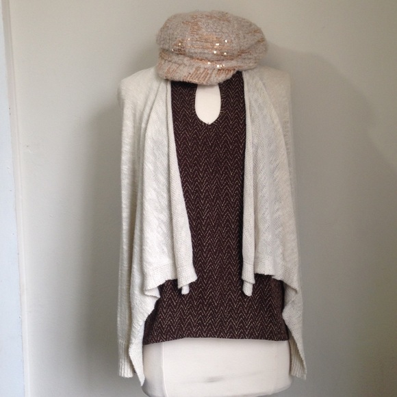 Cream sleeveless cardigan