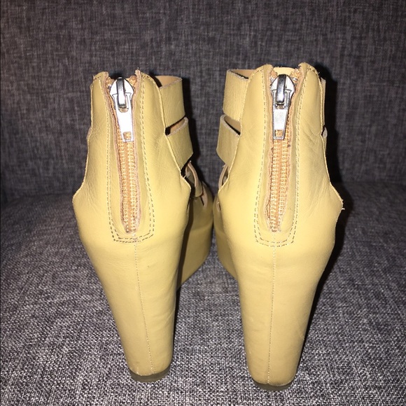 Dolce Vita Nude Wedges - Picture 3 of 4