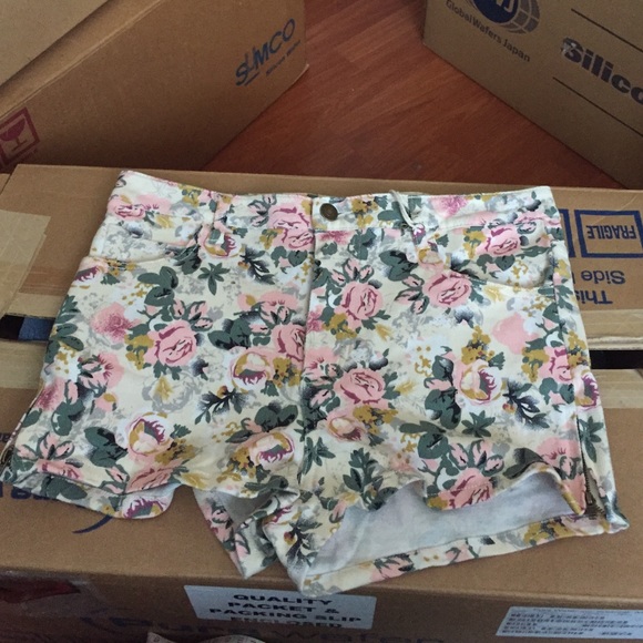 Forever 21 Pants - ❌SOLD❌New rose high waisted shorts