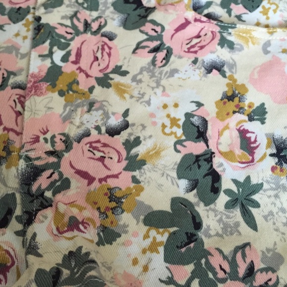 ❌SOLD❌New rose high waisted shorts - Picture 3 of 4