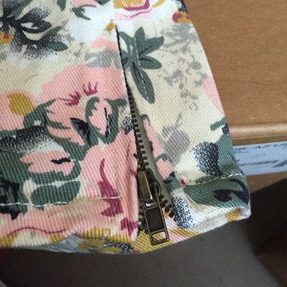 ❌SOLD❌New rose high waisted shorts - Picture 4 of 4