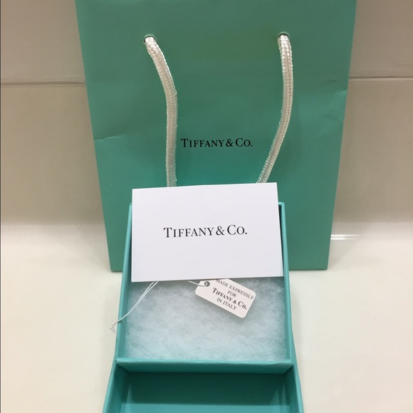 FREE Tiffany gift bag with purchase of gift box