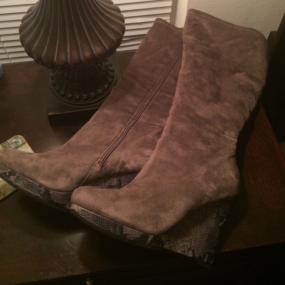 Grey women's wedge boots