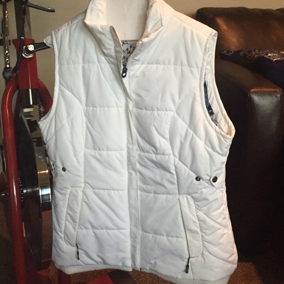 White oakley vest like new flattering cut
