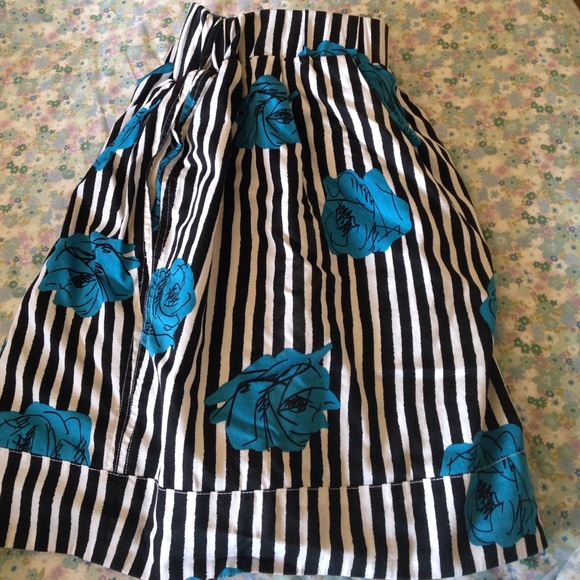 Forever 21+ black and white skirt