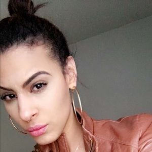 Meet your Posher, Elizabeth