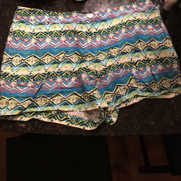Make me an offer brand new Aztec print shorts
