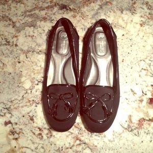 Black comfy flats