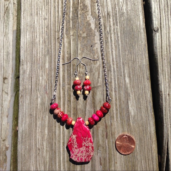 Necklace and earring set. - Picture 1 of 4