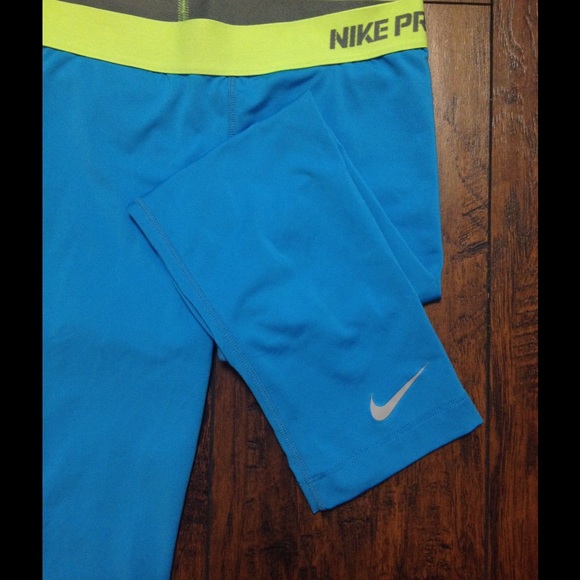 🌻Nike Pro Cropped Compression Leggings🌻