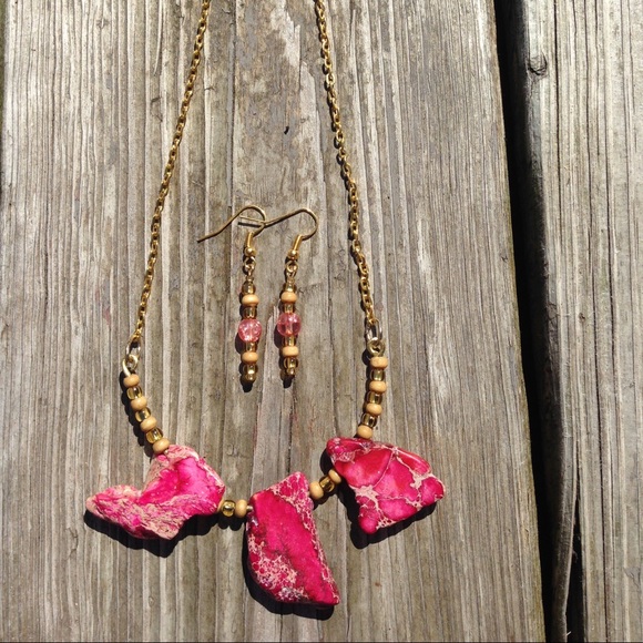 Necklace and earring set