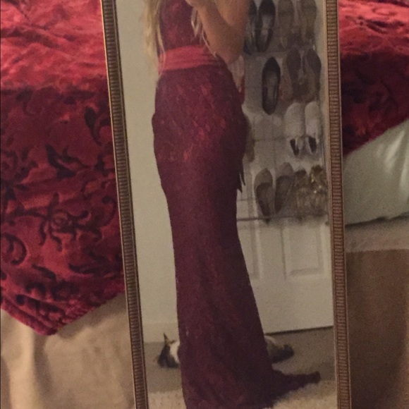 Burgundy laced maxi dress - Picture 3 of 4