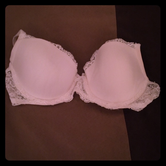 Victoria Secret 32 D White Lace Bra