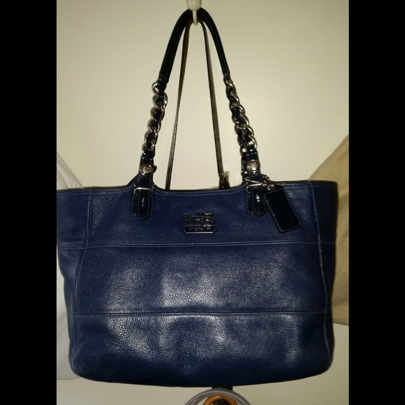 Coach leathers bag, very elegant, blue reach color