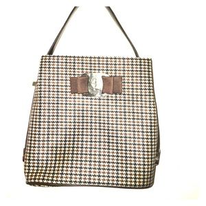 LAST CHANCE DELETING 4/13 Ferragamo Purse!