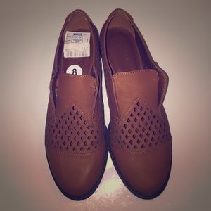 Cute/fun brown shoes. Slip on loafers