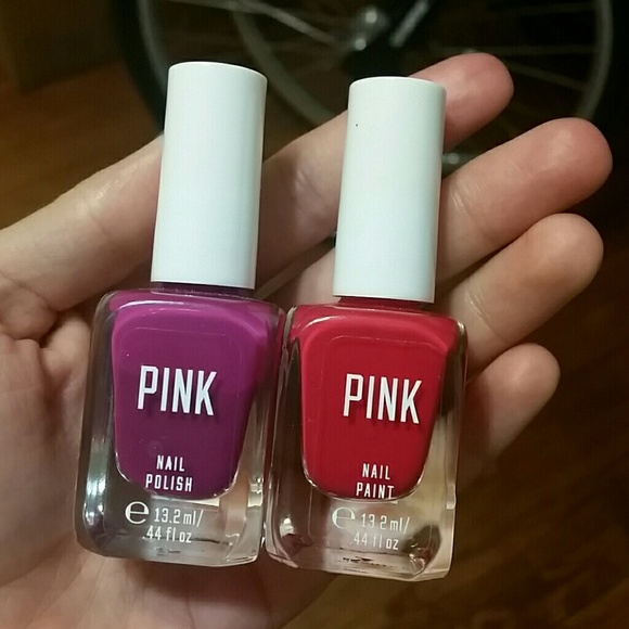 2 Nail polishs