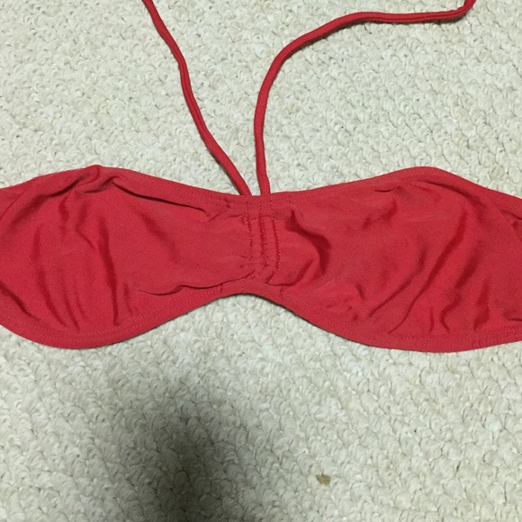 Red bikini - Picture 3 of 4