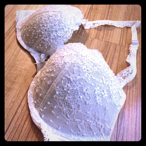 Victoria's Secret push up halter bra - 34D