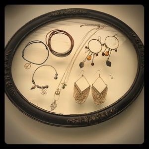 Lot of jewelry!! 🙀