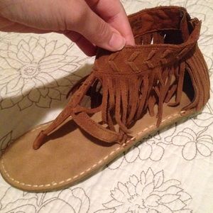 Minnetonka fringe sandals