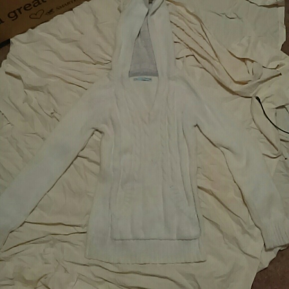 White Long sleeve sweater