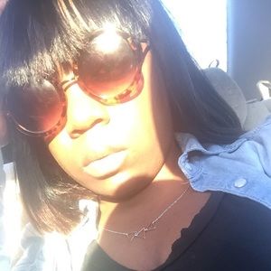 Meet your Posher, Dereka