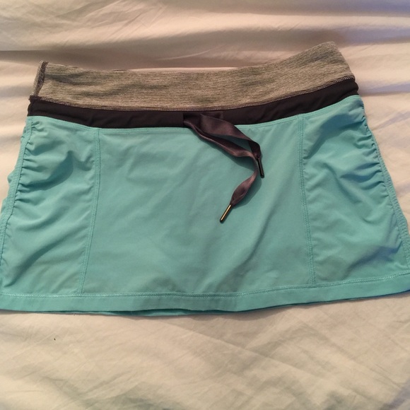 Lulu lemon size 6 tennis skirt