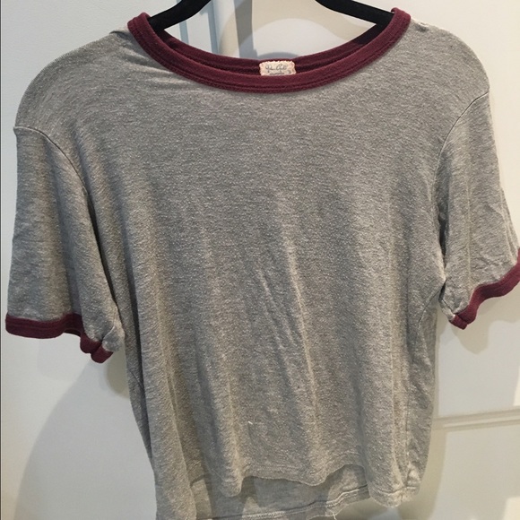 BRANDY MELVILLE RINGER TEE (grey w/ red)