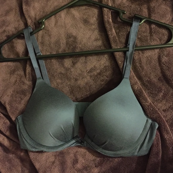 Victoria's Secret Fabulous Push Up Plunge Bra 32B