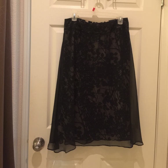 Black skirt,