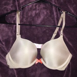Victoria's Secret Push Up Plunge Bra 32B