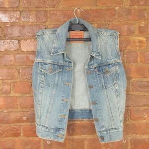 Size small Levi's denim vest
