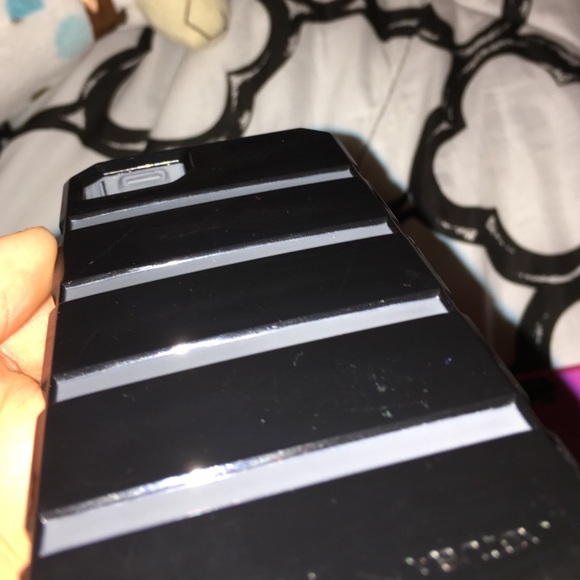 Black iPhone 5/5s case - Picture 3 of 4