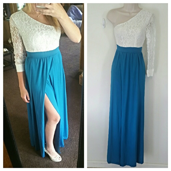 Dresses & Skirts - NEW Lace Gown