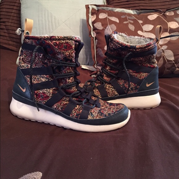 Nike Roshes Boots