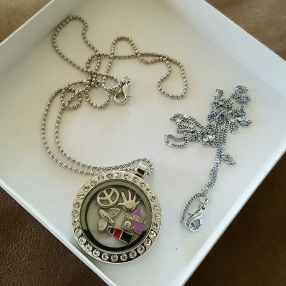 Round floating Locket with rhinestone - Picture 2 of 3