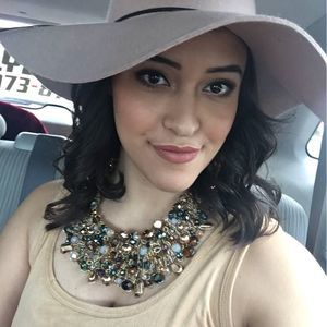 Meet your Posher, Maria fernanda