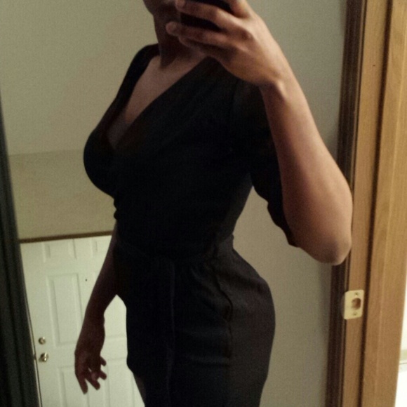 Gorgeous black boohoo romper - Picture 2 of 2