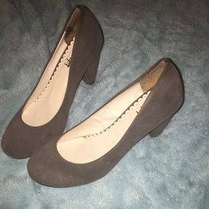 👠Gray shoes with a  Chunky heel👠