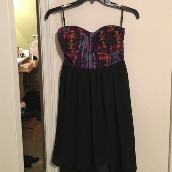 Strapless High-Low Aztec type top - Picture 2 of 3