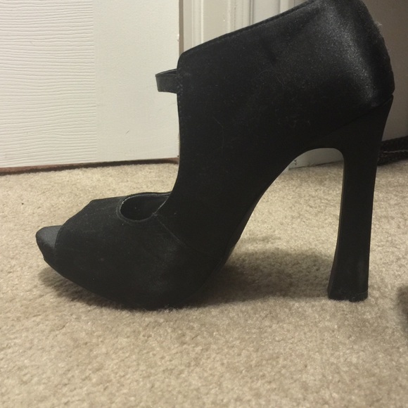 Charlotte Russe size 9 Pumps - Picture 2 of 4