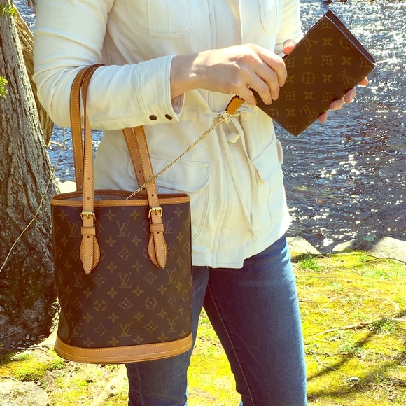 Auth Louis Vuitton bucket bag only