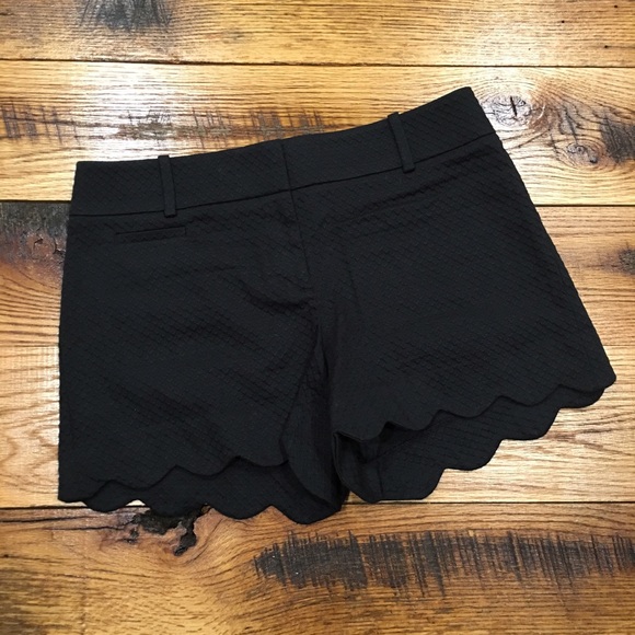 LOFT black 'Riviera' scallop shorts size 4 petite