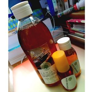 NWOT Yves Rocher Vanilla Bath Set