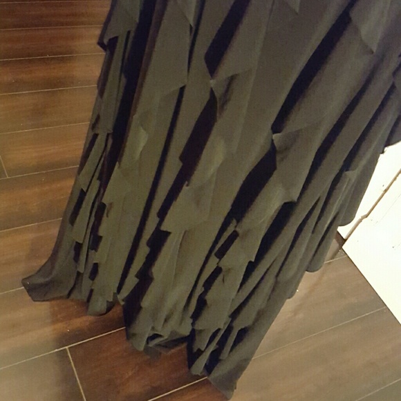 Black gown - Picture 4 of 4