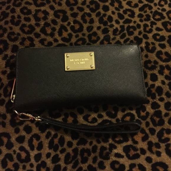 Michael Kors wristlet