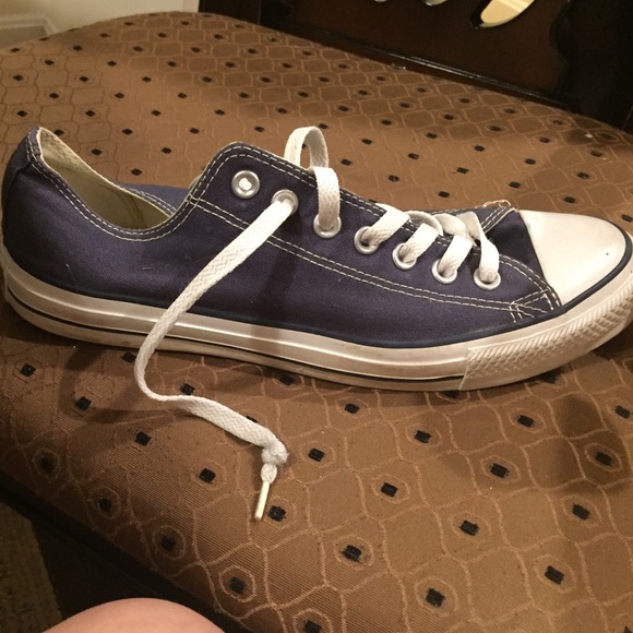 Converse shoes men's size 9 and women's size 11.